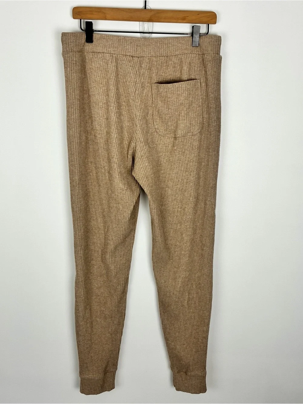 Alo Yoga Women’s Tan Sweatpants Cozy Loungewear Tapered Jogger Leg Drawstring